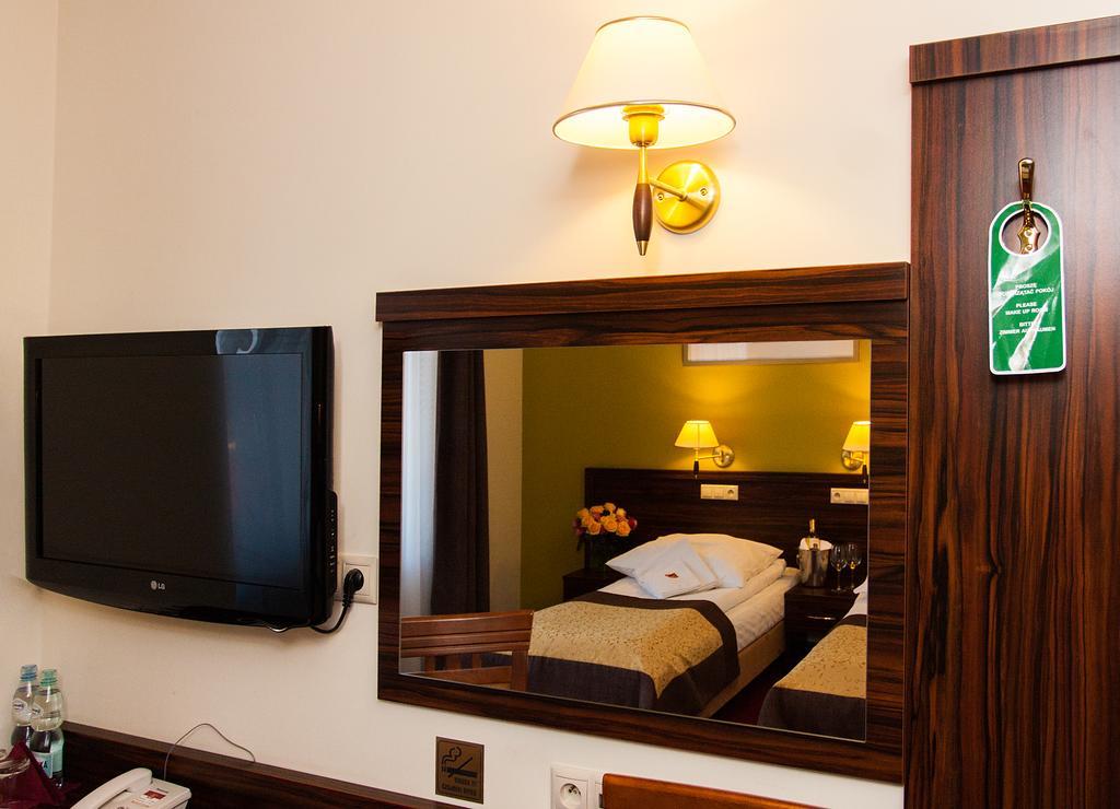 Hotel Pikul Puławy Esterno foto
