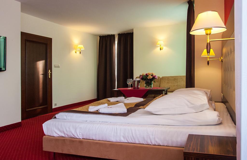 Hotel Pikul Puławy Esterno foto