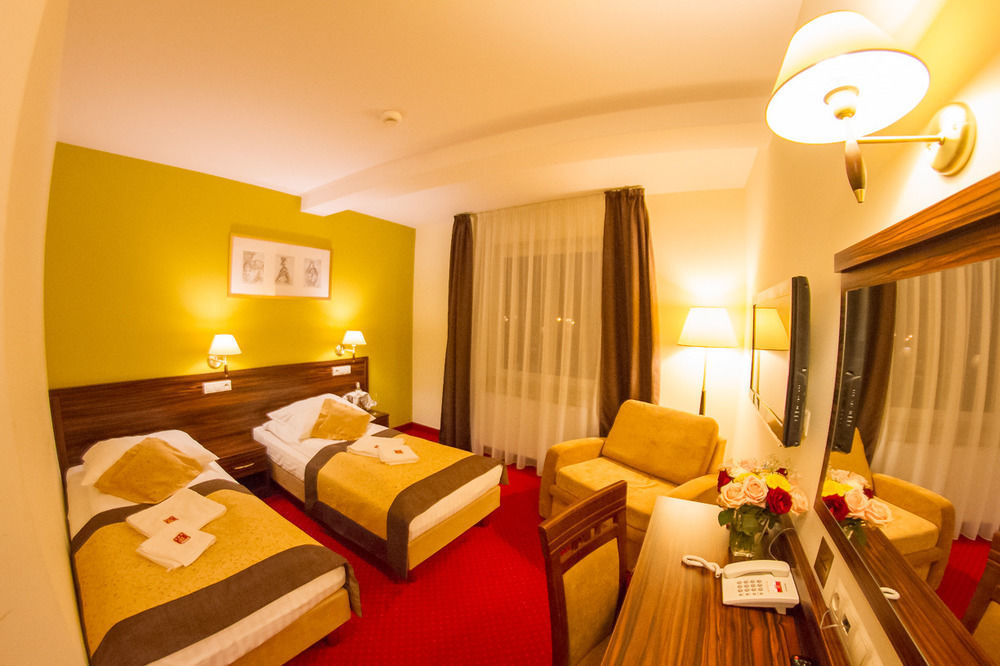 Hotel Pikul Puławy Esterno foto