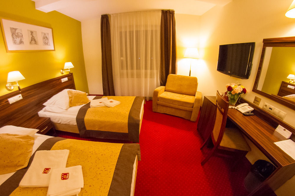 Hotel Pikul Puławy Esterno foto