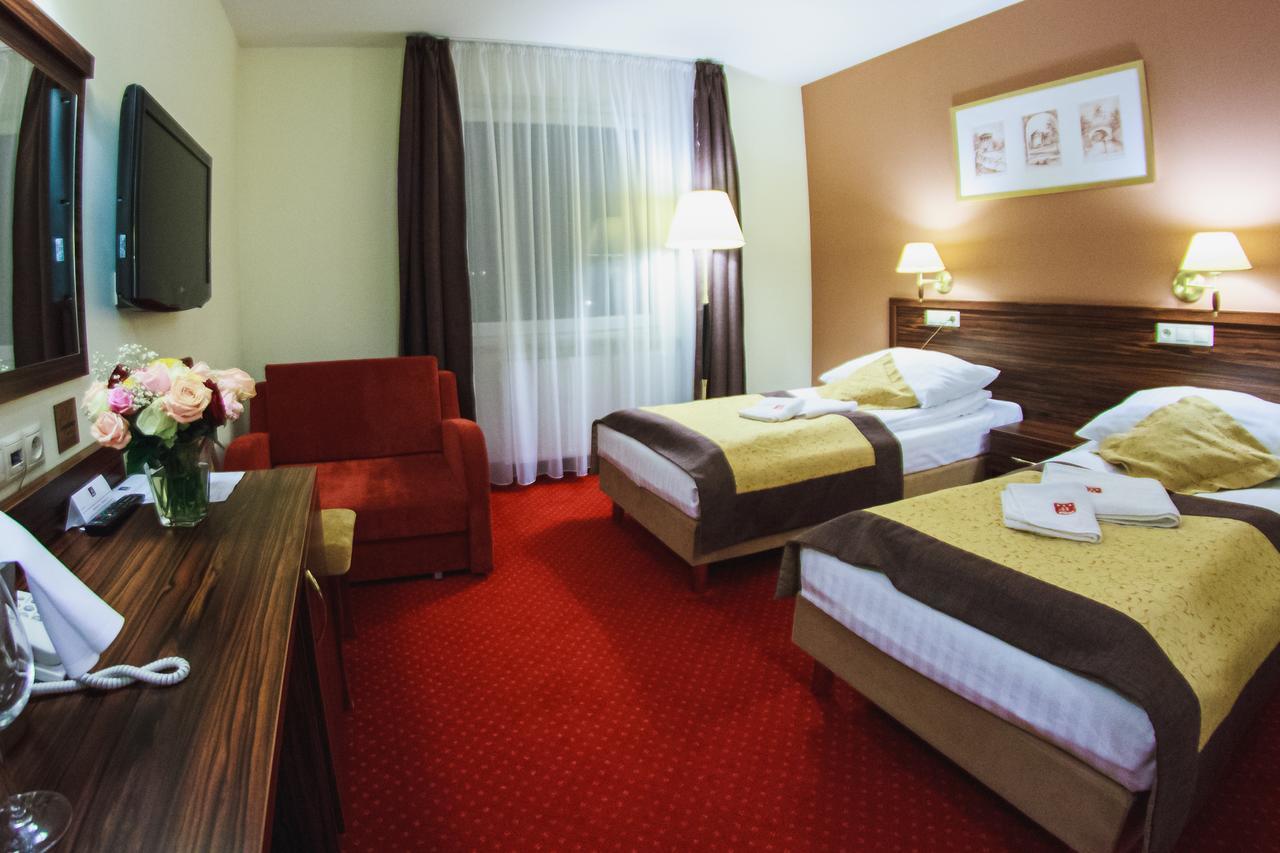 Hotel Pikul Puławy Esterno foto