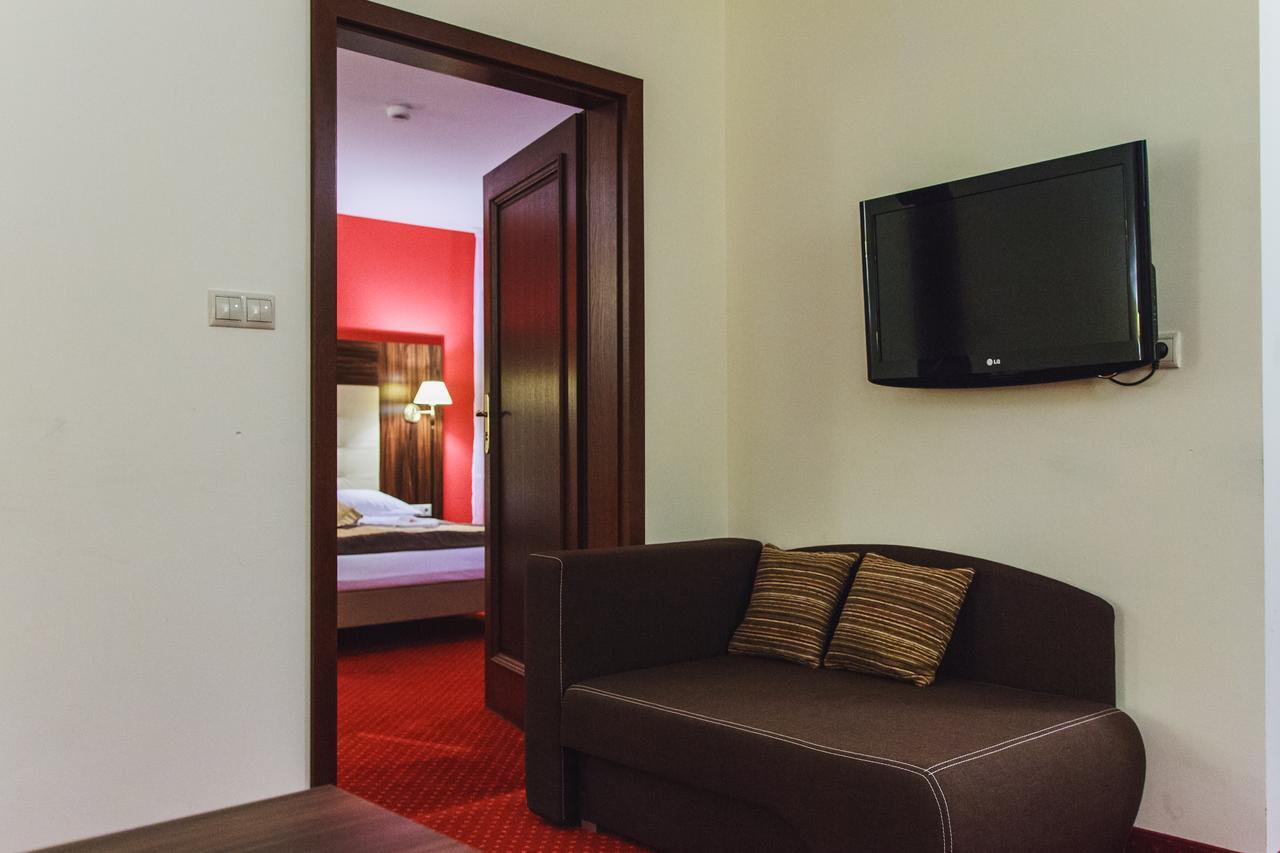 Hotel Pikul Puławy Esterno foto