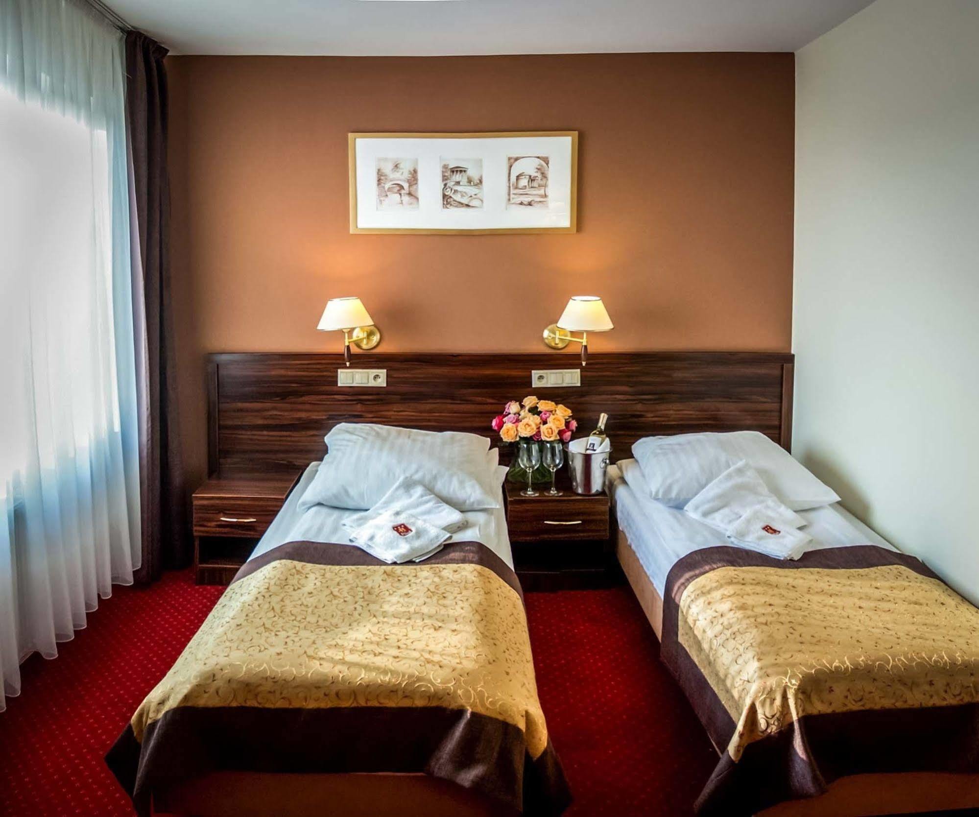 Hotel Pikul Puławy Esterno foto