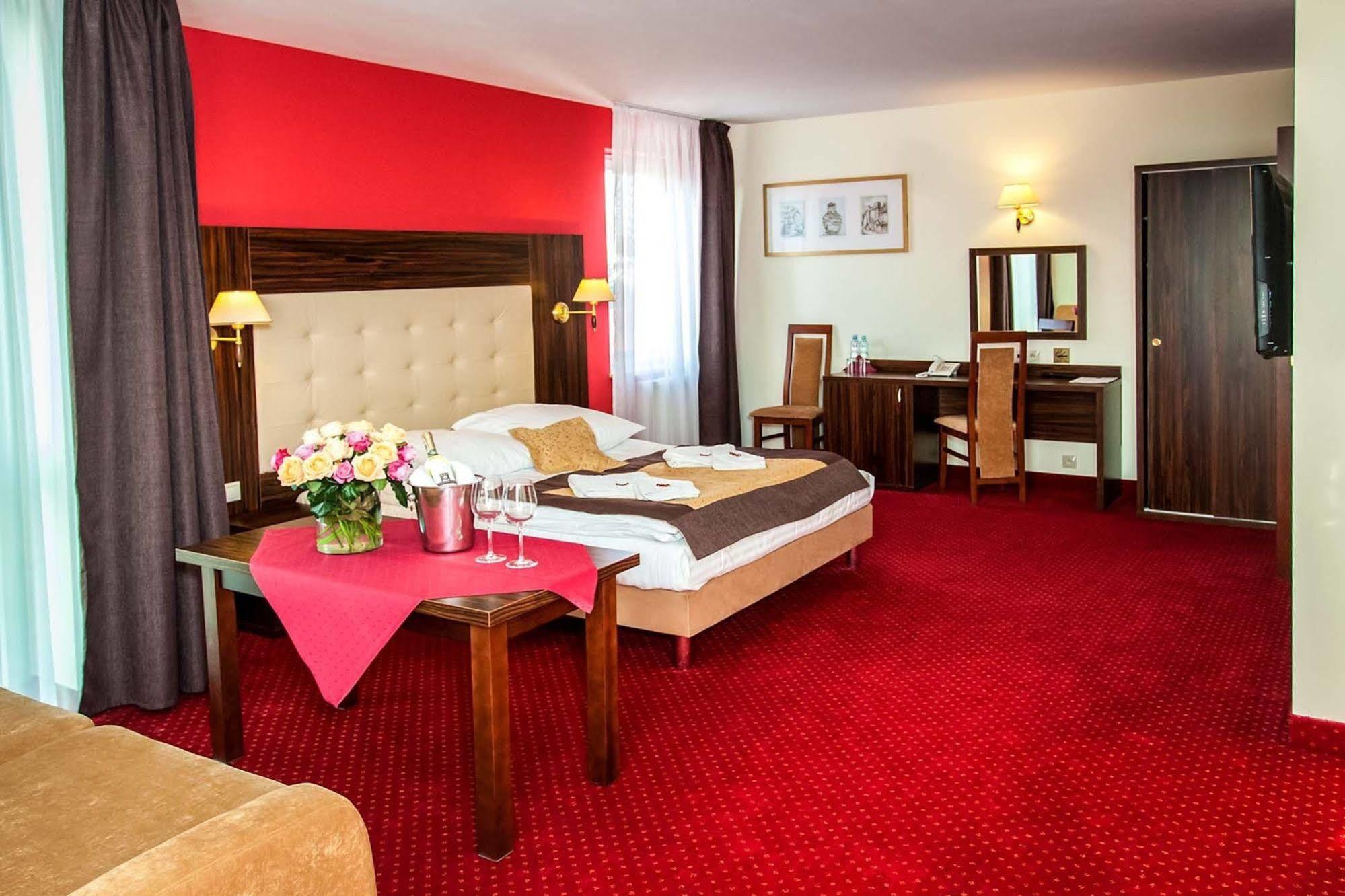Hotel Pikul Puławy Esterno foto