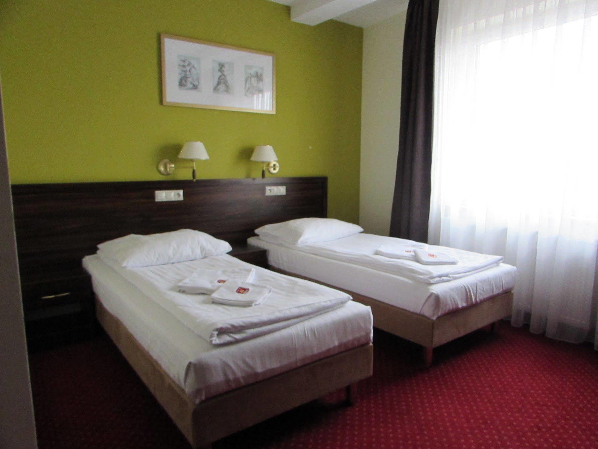 Hotel Pikul Puławy Esterno foto