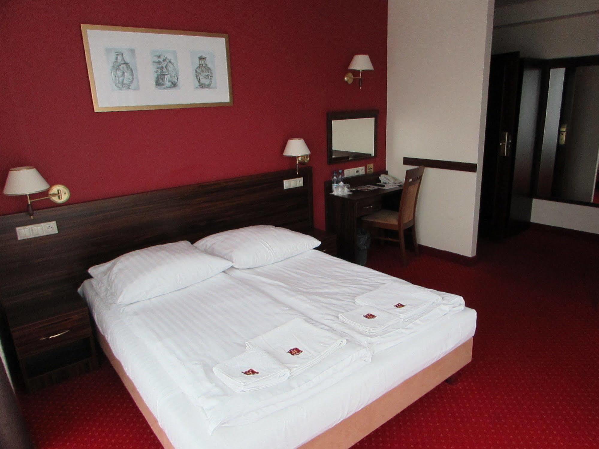 Hotel Pikul Puławy Esterno foto