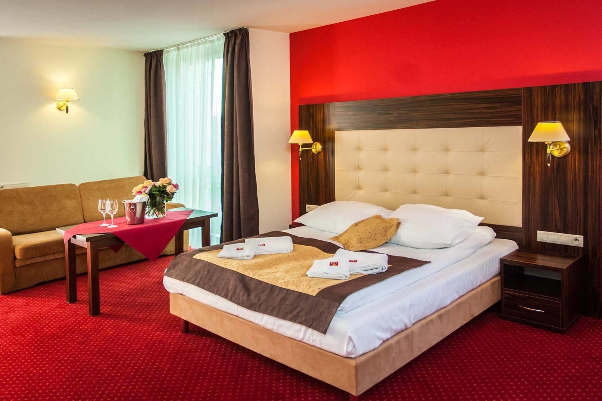 Hotel Pikul Puławy Esterno foto