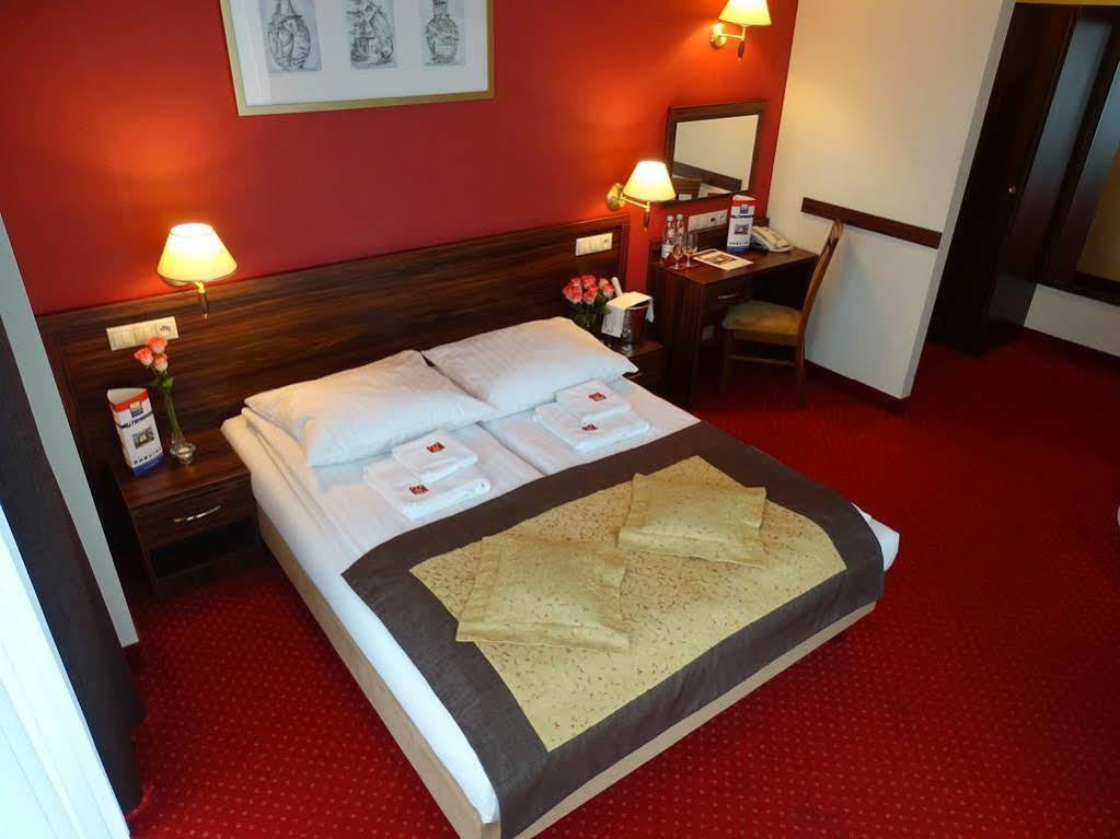 Hotel Pikul Puławy Esterno foto