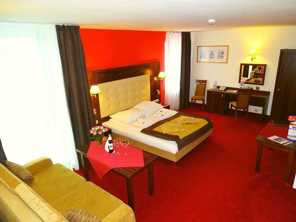 Hotel Pikul Puławy Esterno foto