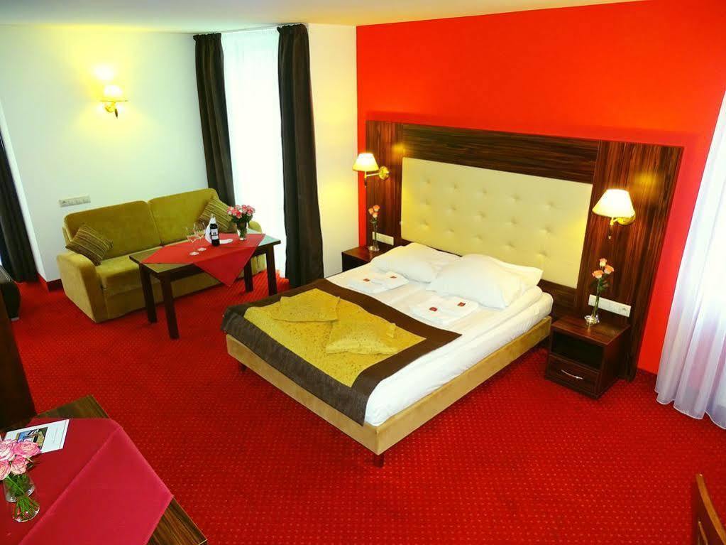 Hotel Pikul Puławy Esterno foto
