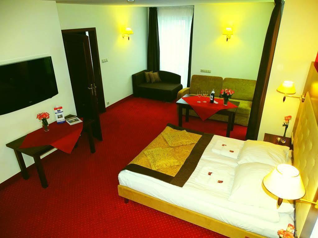 Hotel Pikul Puławy Esterno foto