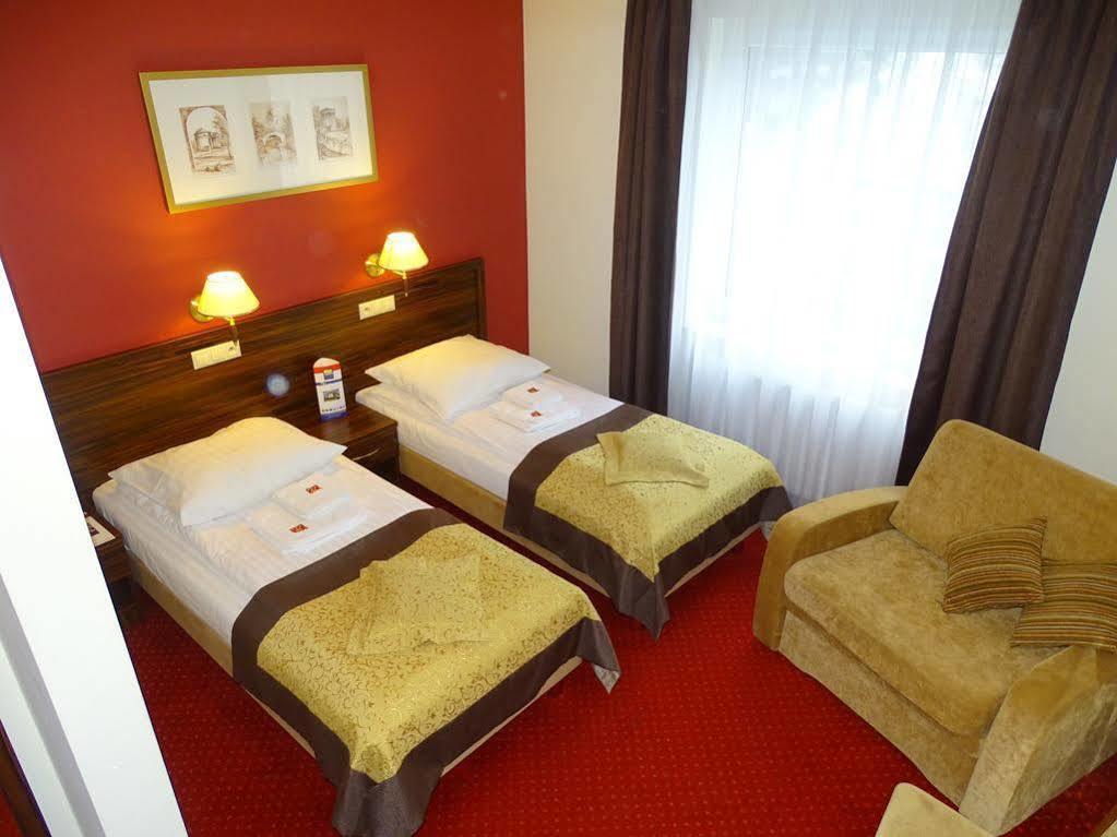 Hotel Pikul Puławy Esterno foto