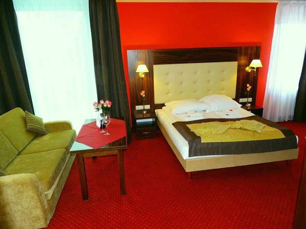 Hotel Pikul Puławy Esterno foto