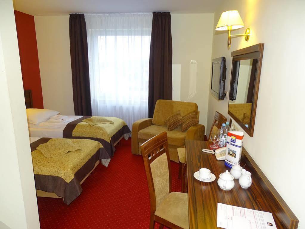 Hotel Pikul Puławy Esterno foto